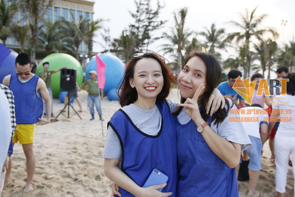 Teambuilding tổ chức tại bãi biển Mỹ Khê - Samsung Company 12.4