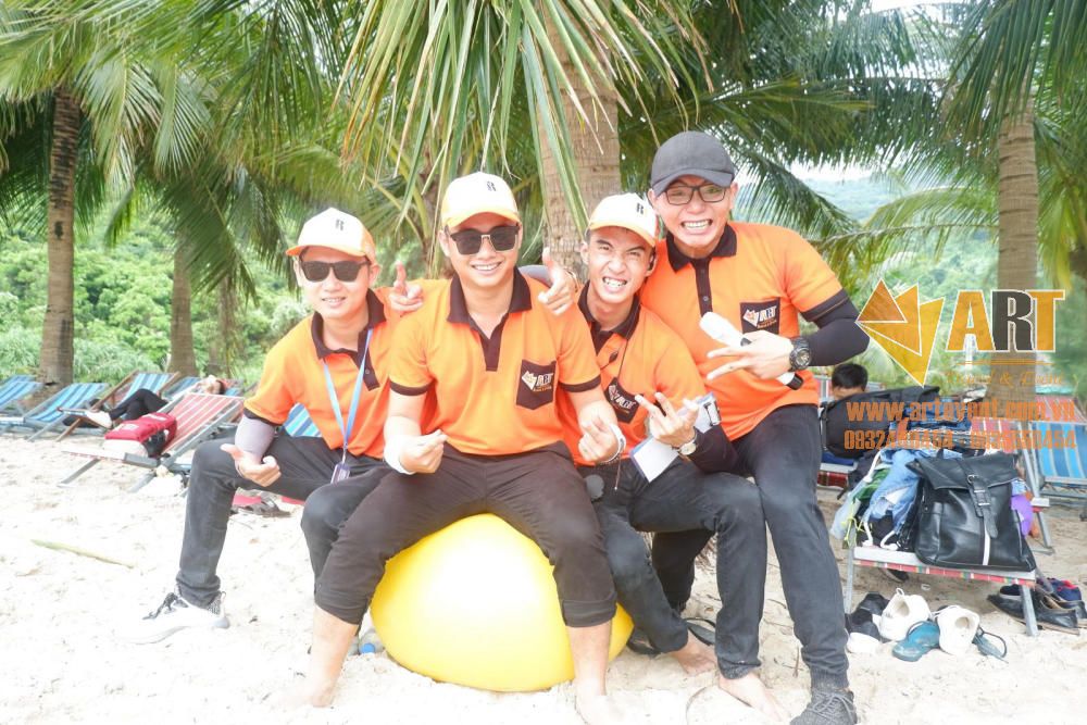 Đoàn chụp hình kỹ niệm sau Team Building