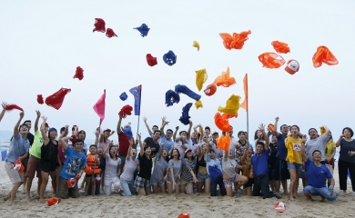 Teambuilding tổ chức tại bãi biển Mỹ Khê - Samsung Company 12.4